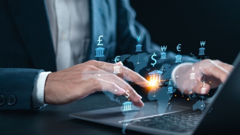 GLD vs IAU 2026: A Trader's Guide to Fees, Liquidity & Performance