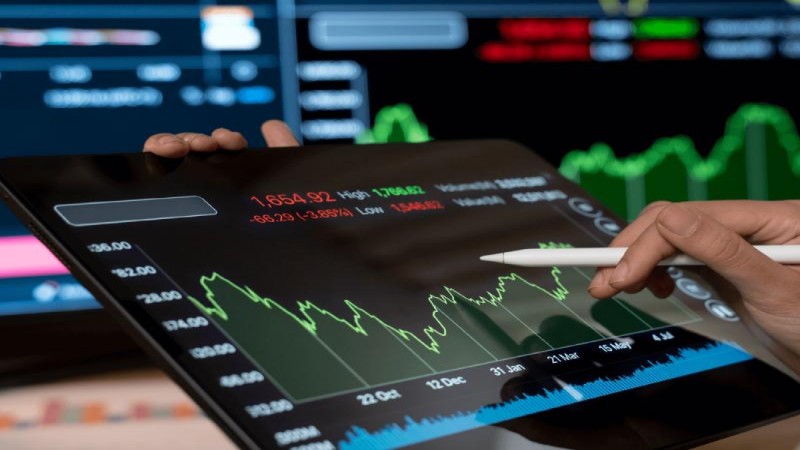 TIPS vs Dividend ETFs 2026: A UK Investor's Strategic Guide